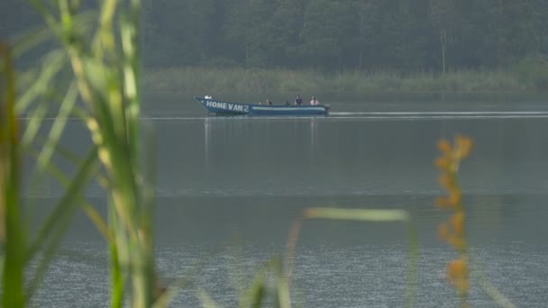 Lancha Motor Navegando Lago — Vídeos de Stock