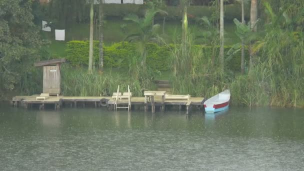 Barco Muelle Orilla Del Lago — Vídeos de Stock