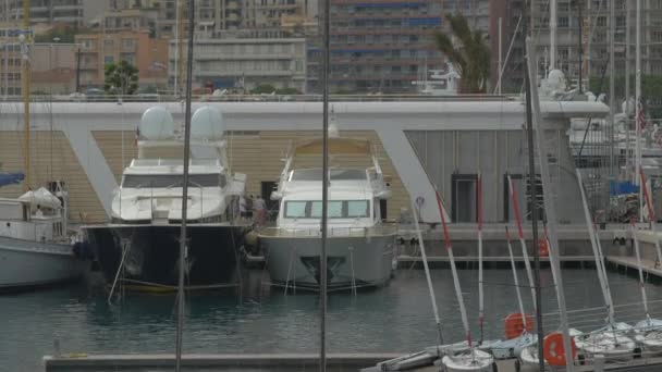 Inclinação Barcos Mastros Porto — Vídeo de Stock