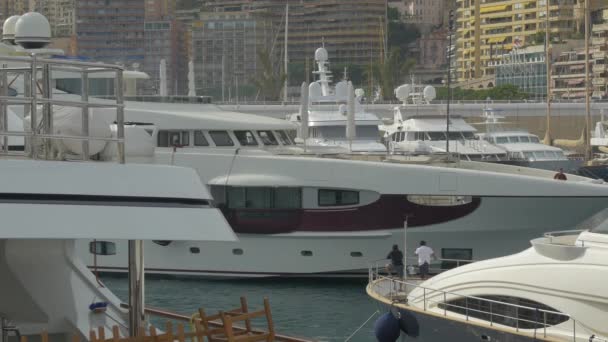 Nave Saliendo Del Puerto — Vídeo de stock