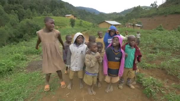 Afrikanische Kinder Singen Und Tanzen — Stockvideo