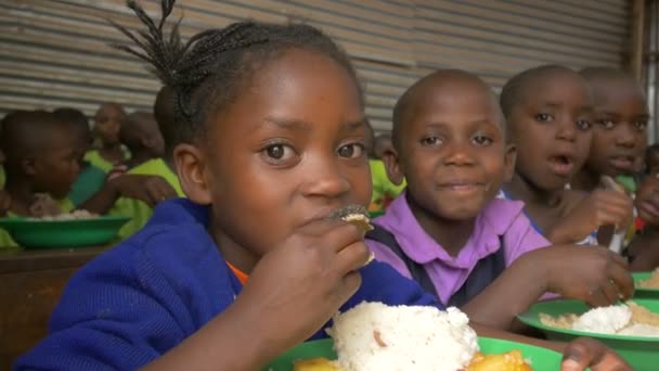 View Ugandan Children Eating — Stock Video