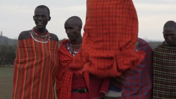 Hombres Masai Saltando Cerca — Vídeos de Stock