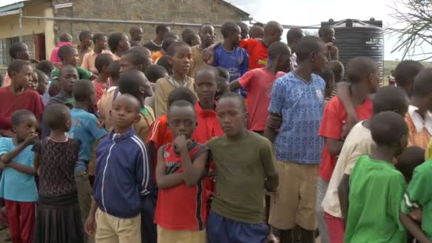 Garçons Africains Dans Village Masaï — Video