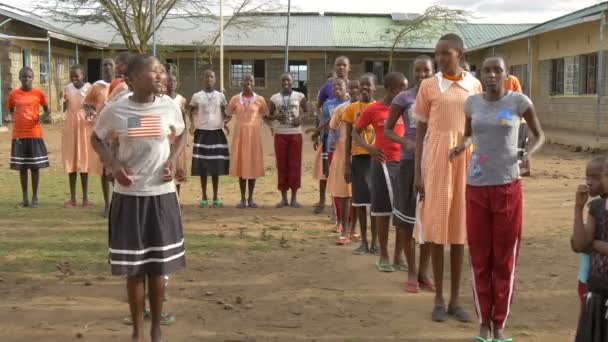 Enfants Chantant Applaudissant Dansant — Video