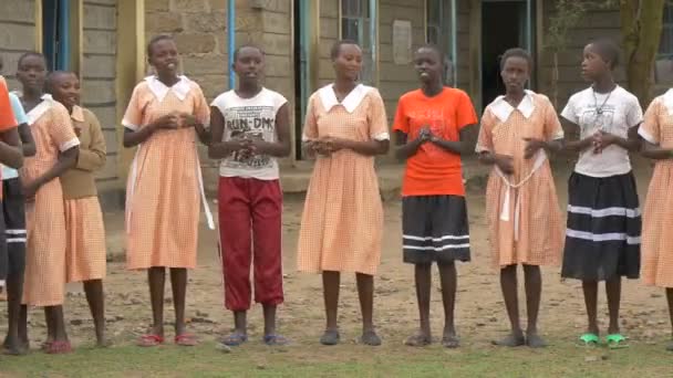 Melihat Gadis Gadis Afrika Menari — Stok Video