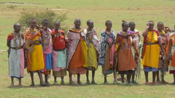 Mulheres Africanas Vestindo Roupas Coloridas — Vídeo de Stock