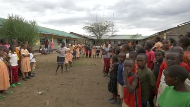 Grupp Afrikanska Barn Som Står Och Dansar — Stockvideo