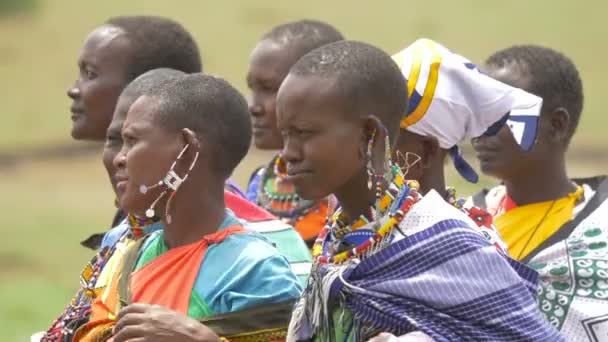 Gros Plan Sur Les Femmes Masaï — Video