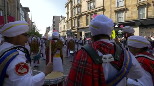 Drummers Van Een Pijp Band Een Straat — Stockvideo