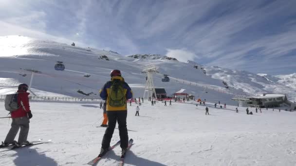 Pessoas Esquiando Val Thorens França — Vídeo de Stock