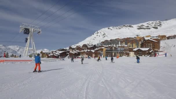 Mensen Een Skigebied Val Thorens Frankrijk — Stockvideo