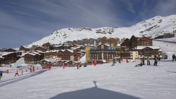 Mensen Skiën Val Thorens Skigebied Frankrijk — Stockvideo