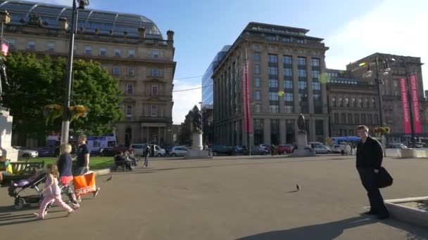 Standbeelden Mensen George Square Glasgow — Stockvideo