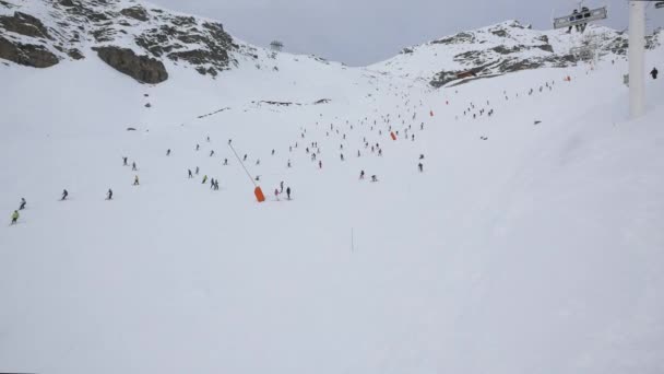 Menschen Die Hang Ski Fahren — Stockvideo