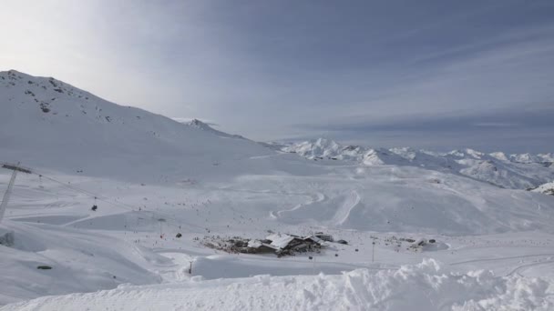 Estância Esqui Nas Montanhas — Vídeo de Stock