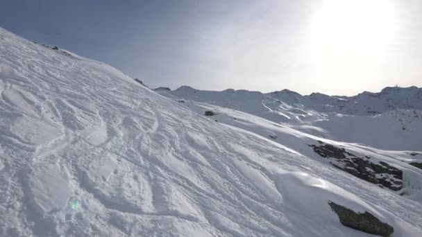 Nieve Una Montaña — Vídeos de Stock