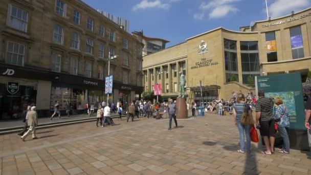 Gente Una Calle Peatonal — Vídeo de stock