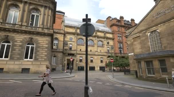 Gebouwen Aan Een Kleine Straat Een Stad — Stockvideo