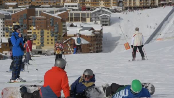 People Val Thorens Ski Resort France — Stock Video