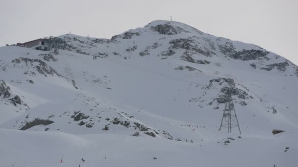 Pistas Esquí Una Montaña — Vídeos de Stock