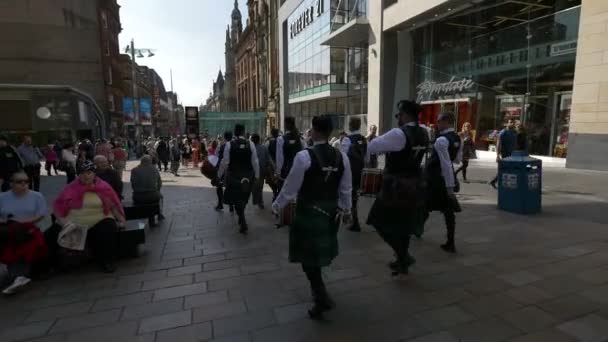 Uma Banda Cachimbo Andando Buchanan Street Glasgow — Vídeo de Stock