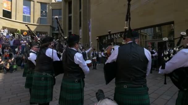 Uma Banda Música Seu Público Glasgow — Vídeo de Stock