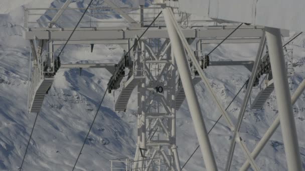 Teleféricos Passando Por Poste — Vídeo de Stock