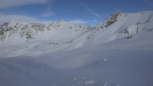 雪に覆われた山 — ストック動画