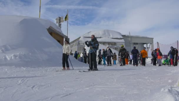 Personnes Dans Une Station Ski — Video