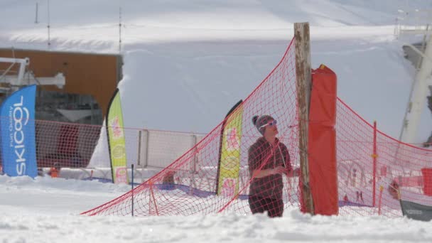 Man Fixing Soft Fence Ski Resort — Stock Video