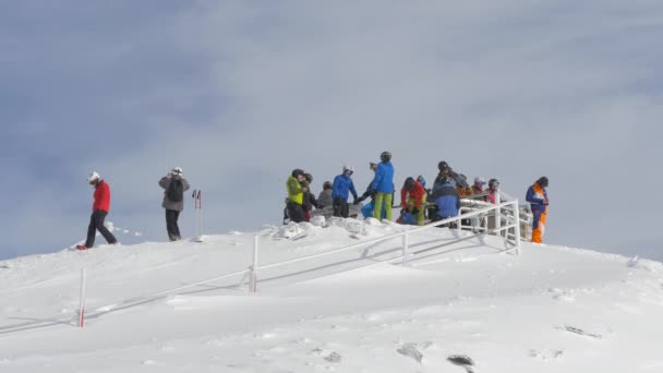 Kayakçılar Korkulukların Yanında — Stok video