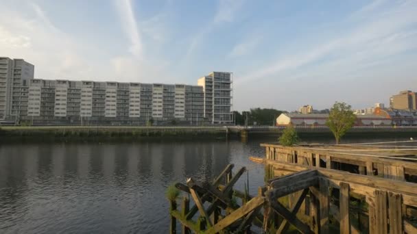 Muelle Destrozado Junto Río — Vídeos de Stock