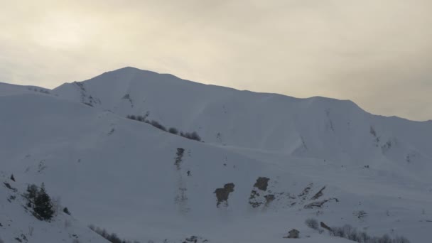 Montaña Cubierta Nieve — Vídeo de stock