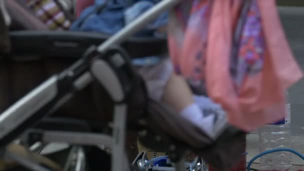 Jeune Homme Avec Une Guitare — Video