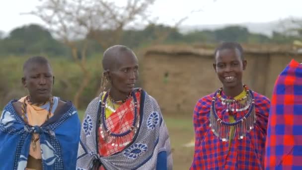 Vista Panorámica Derecha Del Pueblo Masai — Vídeo de stock