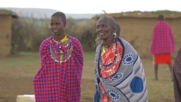 Maasai Mulheres Roupas Tradicionais — Vídeo de Stock