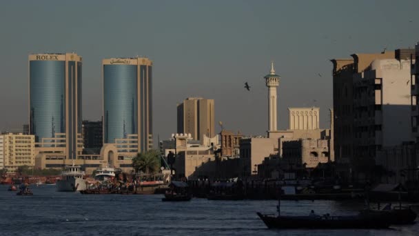 Dubai Creek Avec Des Bateaux Des Tours — Video