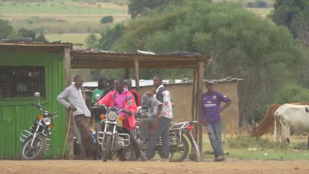 Afrikanske Folk Motorcykler Gaden – Stock-video