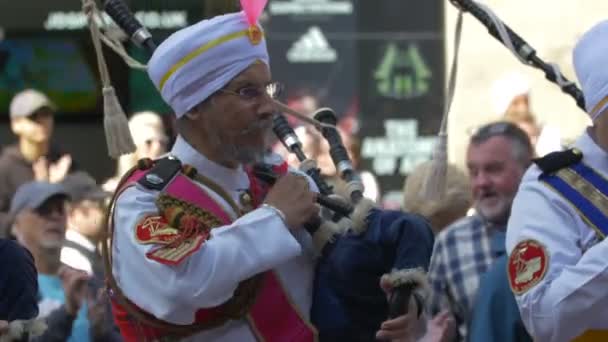 Bărbat Într Costum Oriental Cimpoi — Videoclip de stoc
