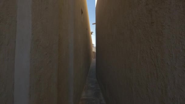 石墙之间的窄道 — 图库视频影像