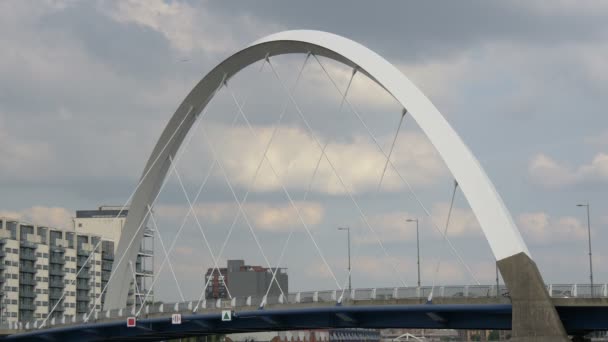 Puente Carretera Día Nublado — Vídeo de stock