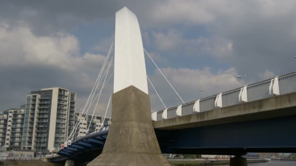 Der Stahlbogen Einer Brücke — Stockvideo