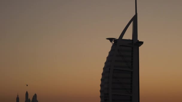 Tilt Burj Arab Seen Evening — Stock Video