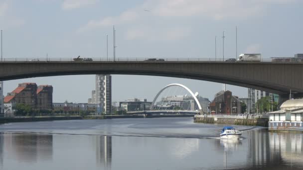 Una Barca Motore Sul Fiume Clyde Glasgow — Video Stock