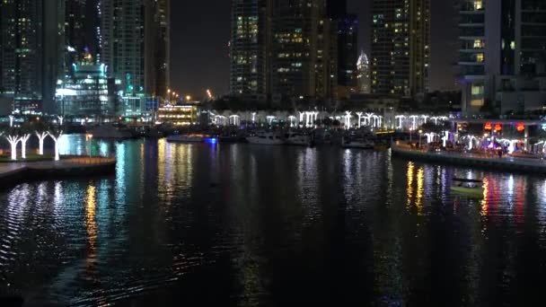 Inclinación Hacia Arriba Dubai Marina Por Noche — Vídeos de Stock