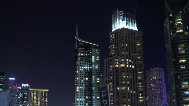 Dubai Marina Edificios Barcos Por Noche — Vídeos de Stock