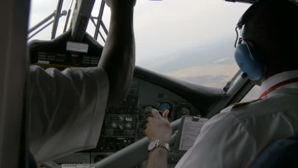 Pilotes Dans Poste Pilotage Avion — Video