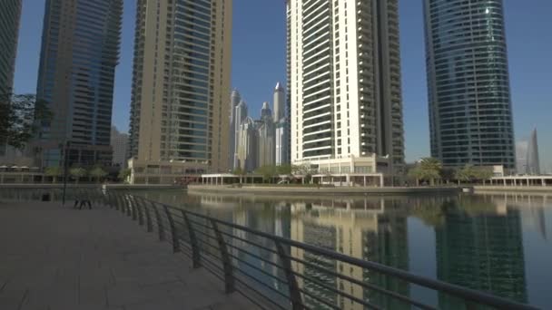Costa Lago Área Jumeirah Lakes Towers — Vídeo de Stock
