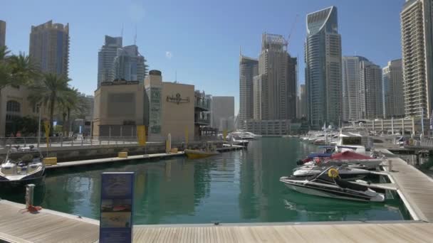 Boten Aangemeerd Dubai Marina — Stockvideo